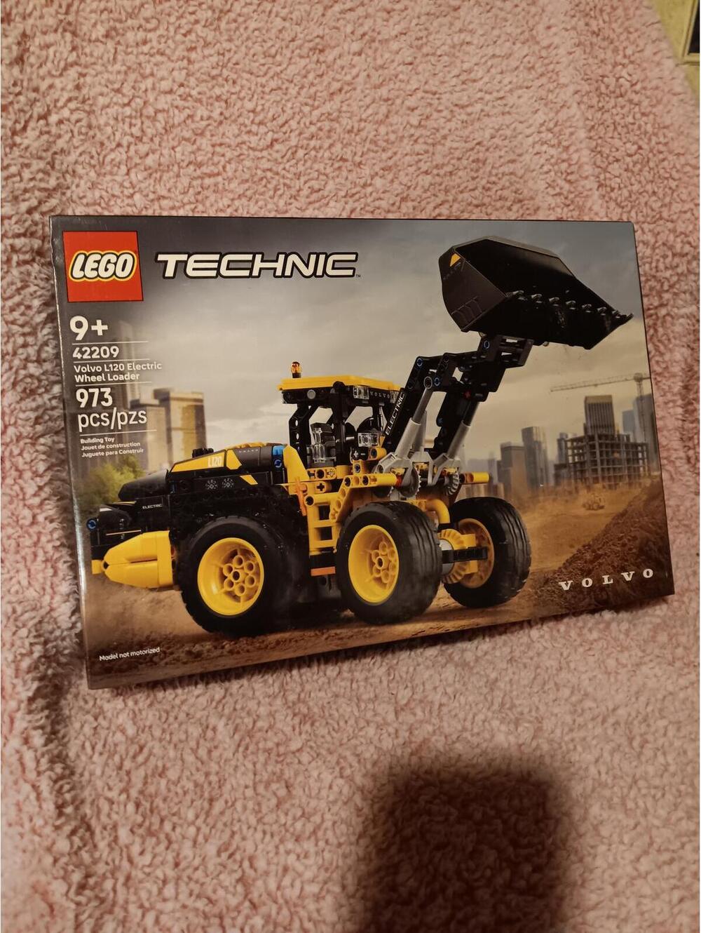 LEGO Technic Volvo L120 Electric Wheel Loader 42209 Building Set 973 pcs